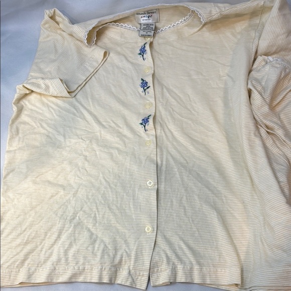 Amanda Stewart 2piece Pajama Set with Floral Accents, Size Medium, Preowned - Picture 9 of 13